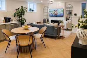Dining - Luxury 2 bedroom apartment in Ottawa (kanata/stittsville) (Ottawa)