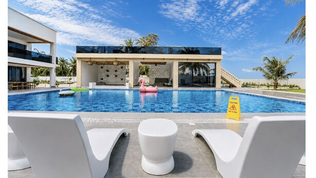 2 outdoor pools - Serenia Beach  House (Lagos)