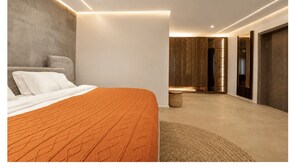 Desk, laptop workspace - Serenia Beach  House (Lagos)