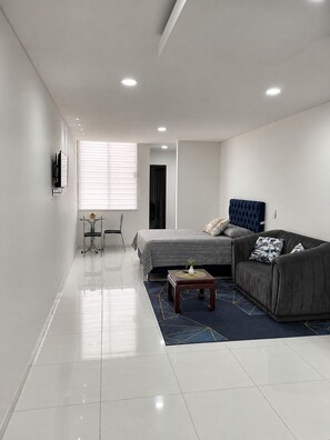 Iron/ironing board, Internet, bed sheets - Cozy Studio Apartment Sirari - Equipetrol (Santa Cruz de la Sierra)