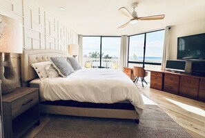 Room - Stylish ocean view townhome ON THE BEACH (Los Angeles)