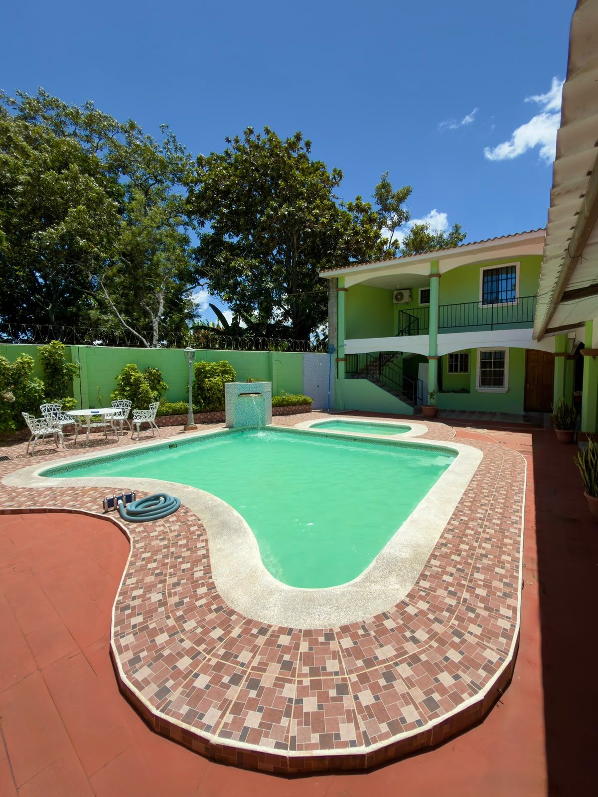 10 outdoor pools