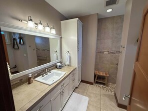 Bathroom - Exclusive Birch Bay Waterfront Retreat:  Private Beach Oasis. (Blaine)