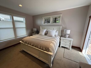 Room - Exclusive Birch Bay Waterfront Retreat:  Private Beach Oasis. (Blaine)