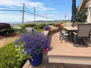Outdoor dining - Exclusive Birch Bay Waterfront Retreat:  Private Beach Oasis. (Blaine)