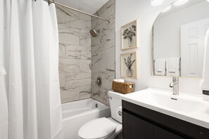Bathroom - Designer Decorated, Luxe Location & Fun: 5 min to ND, Eddy St, Fire Pit, Game Rm (South Bend)