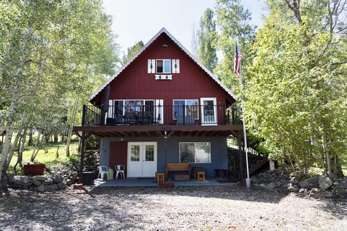 Mountain Cabin - Eden, UT - 15 mins to Skiing, Outdoor Shower, 1.5 acres