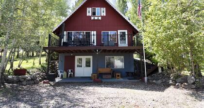 Mountain Cabin - Eden, UT - 15 mins to Skiing, Outdoor Shower, 1.5 acres