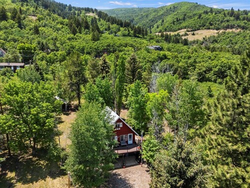 Mountain Cabin - Eden, UT - 15 mins to Skiing, Outdoor Shower, 1.5 acres