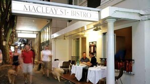 Outdoor dining - Quiet Art Deco 2BR Retreat in the Heart of Potts Point (Potts Point)