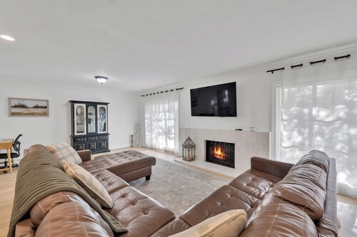 4BR Family Getaway  Private Office, Playground & Backyard
