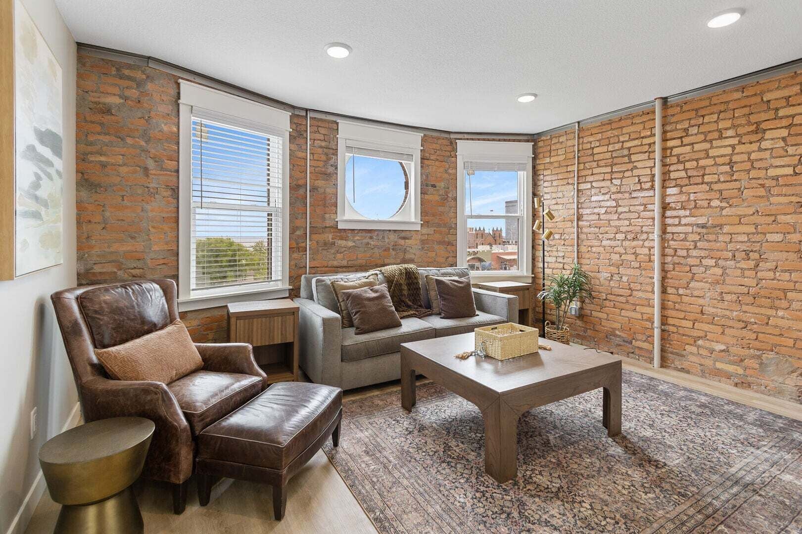 Historic Brownstone Apartment, Heirloom Vacations - 杜魯斯
