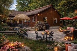 Outdoor dining - Hidden Haven Villa|Heated Pool| Private Forest Retreat  (Mulmur)