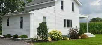 3 Bedroom House in the countey w/fire pit and grill