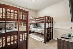 A bunk bed room with a small desk and a plant. - PV 8: Private Spa, BBQ, Air Hockey & Resort Amenities (Santa Clara)