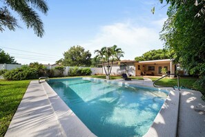 Pool - Near Clearwater Beach & Dunedin - The Blue Lagoon (Clearwater)