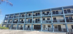 Exterior - Free Parking Ocean Studio Full Kitchen (Hollywood)
