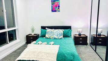 Iron/ironing board, WiFi, bed sheets