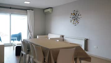 Departamento, balcón, vista a la playa | Restaurantes