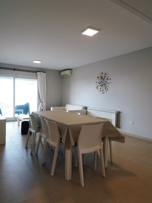 Appartement, balkon, uitzicht op strand | Dineren