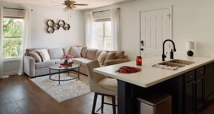 2-bedroom game-day condo, a half mile from Toomer’s Corner