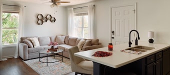 2-bedroom game-day condo, a half mile from Toomer’s Corner