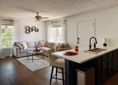 2-bedroom game-day condo, a half mile from Toomer’s Corner