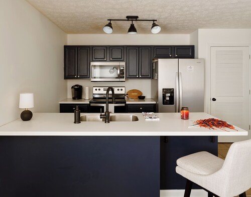 2-bedroom game-day condo, a half mile from Toomer’s Corner