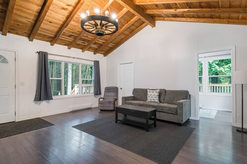 Hidden River Retreat | Secluded Riverfront Cottage