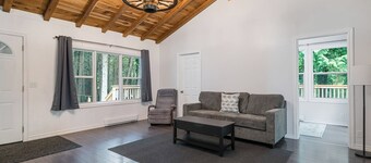 Hidden River Retreat | Secluded Riverfront Cottage