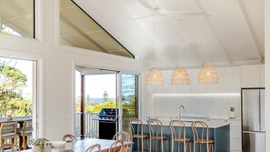 Unclassified image, 4 of 19, button - Molly-a-la-Plage - Beautiful, spacious and modern beach house in Mollymook Beach (Mollymook Beach)