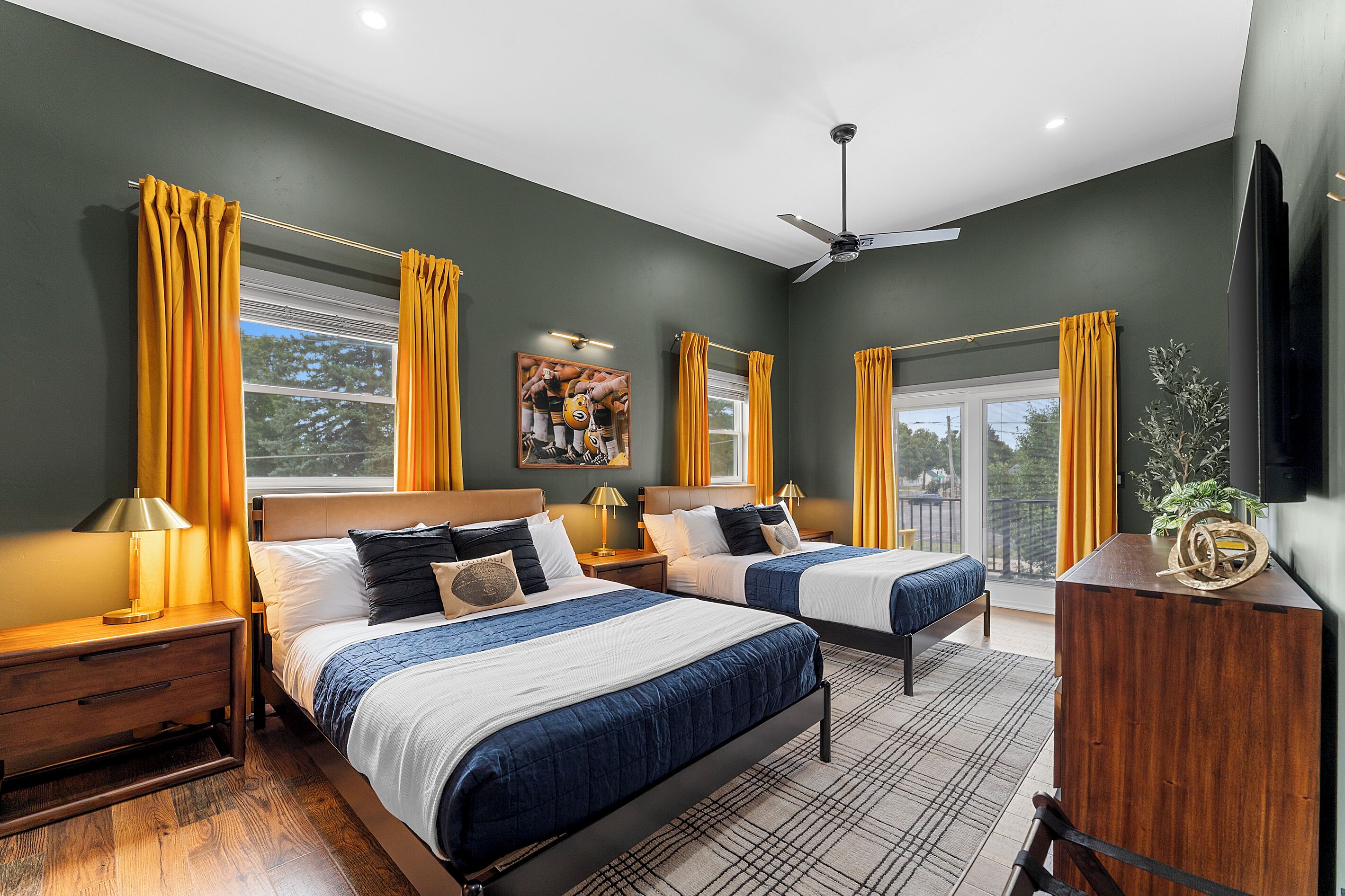 4 bedrooms, iron/ironing board, bed sheets