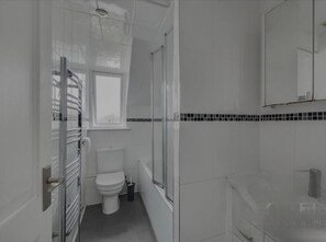 Bathroom - Lakeview in Plymouth (Plymouth)