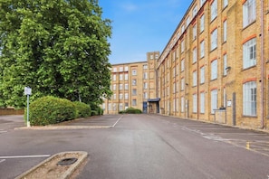 Image 10 - Apartment Sleeps 2 with Parking (Chelmsford)