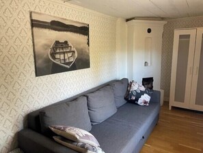 Living area - House Sleeps 5 with Garden and Parking (Vikbolandet)