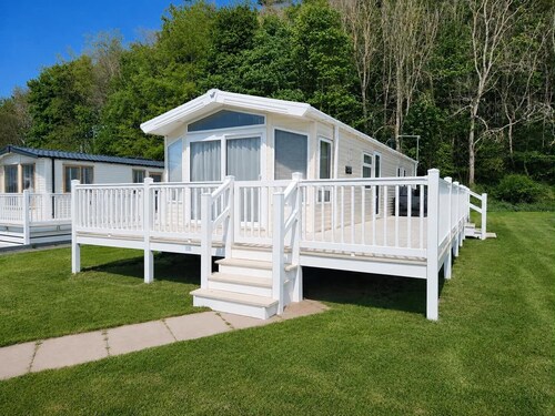 Park 3 Bed Lodge- Sleeps 6- Parking- WiFi