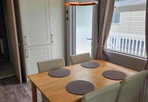 Dining - 3 Bed Lodge- Sleeps 6- Decking- Parking- WiFi (Dunbar)