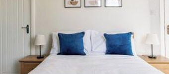 House - Sleeps 6 - Parking - Central Location