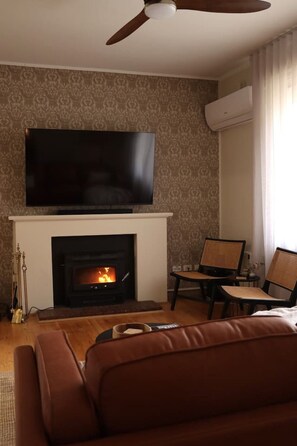Unclassified image, 5 of 47, button - Vale & Vine -Fireplace, Vineyards & Shiraz trail. (McLaren Vale)