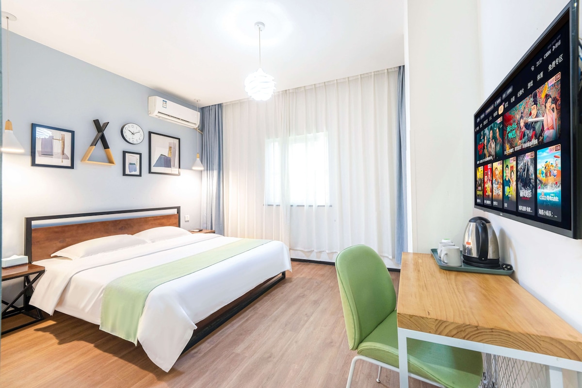 Comfort Double Room, 1 King Bed | Free WiFi
