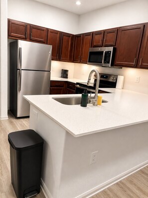 Private kitchen - Luxe Family Suite near Universal Kids Resort, Stonebriar Mall, Legacy West! (Frisco)