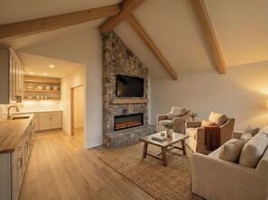Smart TV, fireplace