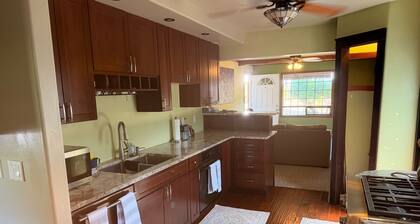 Mossbrae Falls & Mt. Shasta Skiing Adventure Basecamp Cabin-Pet and Kid Friendly