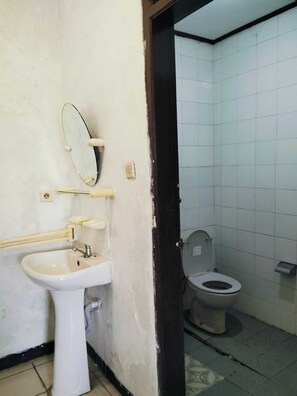 Bathroom - Hotel Damanaka (Pangalengan)