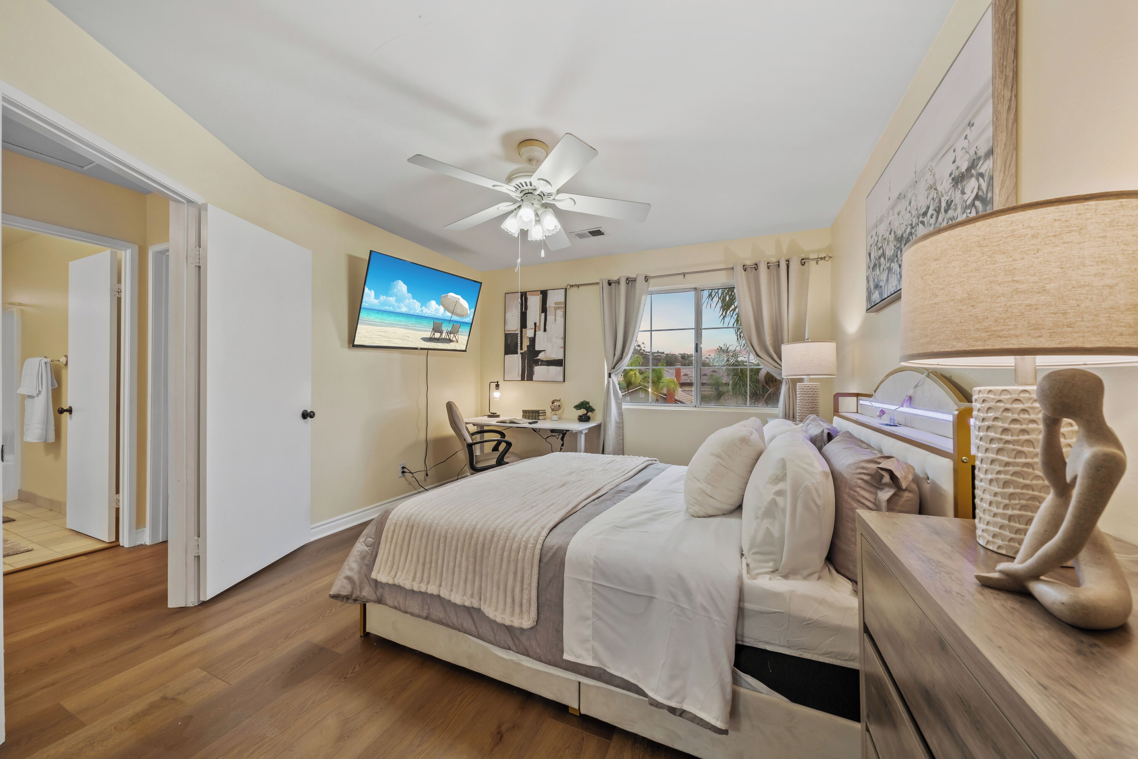 4 bedrooms, desk, iron/ironing board, WiFi (free)