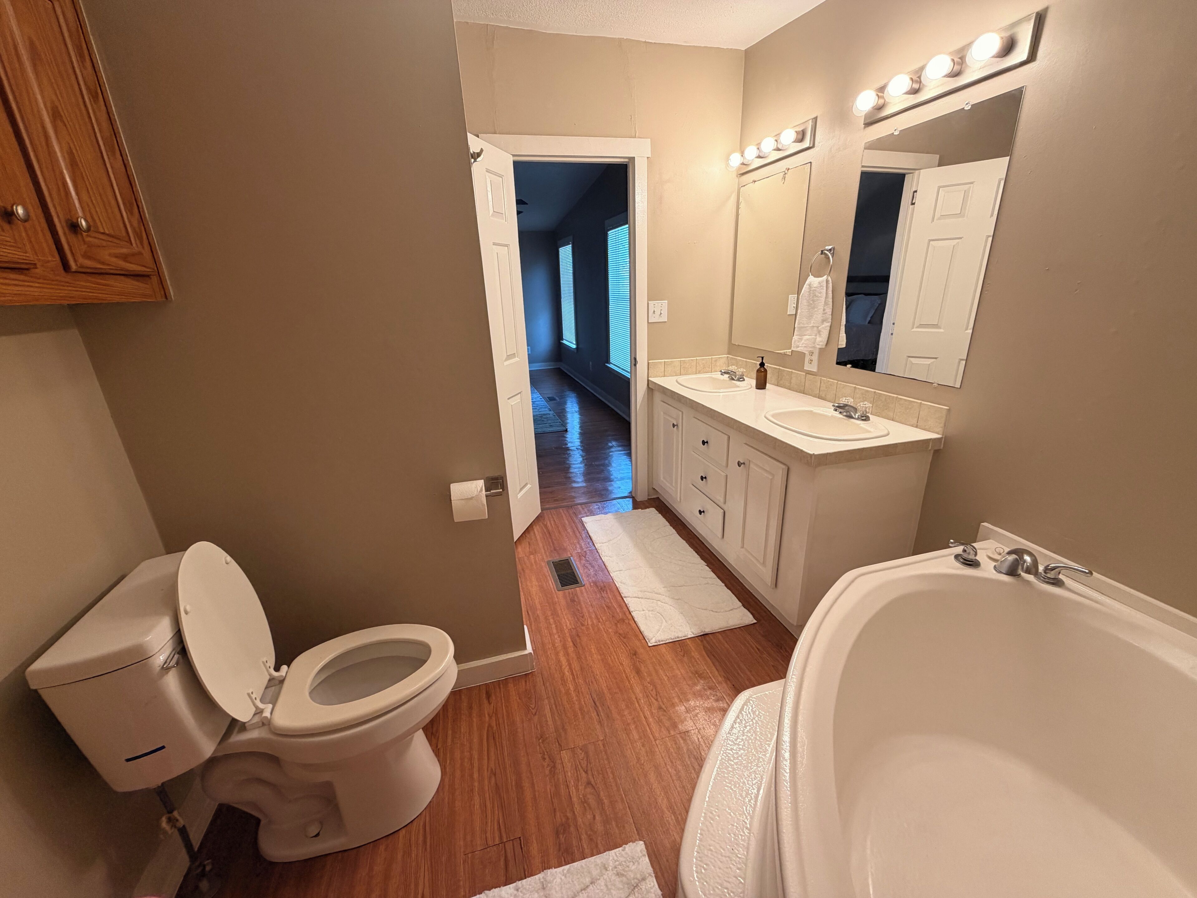 A bathroom with a toilet, sink, and bathtub.
