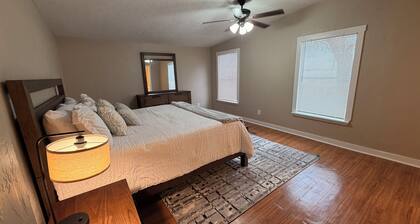 5-bedroom farmhouse outside of Lawton