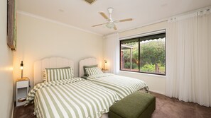 Room - Courtside Cabana | Pool, Basketball & Pet Friendly (Rosebud)