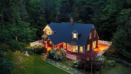 Bow & Beam by Avantstay Timber-frame Retreat + Chef's Kitchen + Game Room 3.5 Acres + Trails