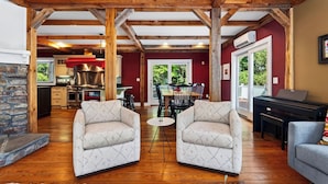 House (4 Bedrooms) | Interior - Bow & Beam by Avantstay Timber-frame Retreat + Chef's Kitchen + Game Room 3.5 Acres + Trails (Sheffield)